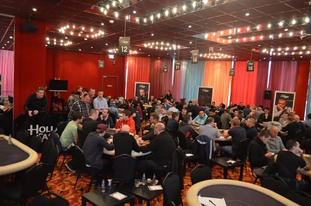 Speelzaal Dag 2 | 2015/01 - Utrecht Poker Series - 700 eu Main Event 